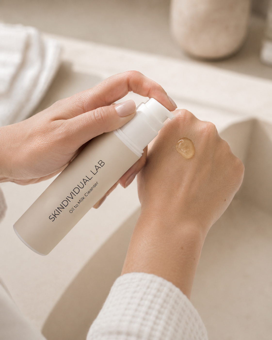 Applying Oil-to-Milk Cleanser